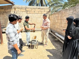 سفرة علمية ميدانية لطلبة المرحلة الثانية قسم علوم التربة والموارد المائية الى احد بساتين الرفاعي